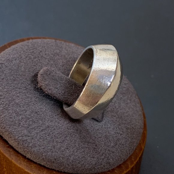 Sterling Silver 925 Knife Edge Tapered Band Textured & Shiny Finish Size 5 - Picture 2 of 15